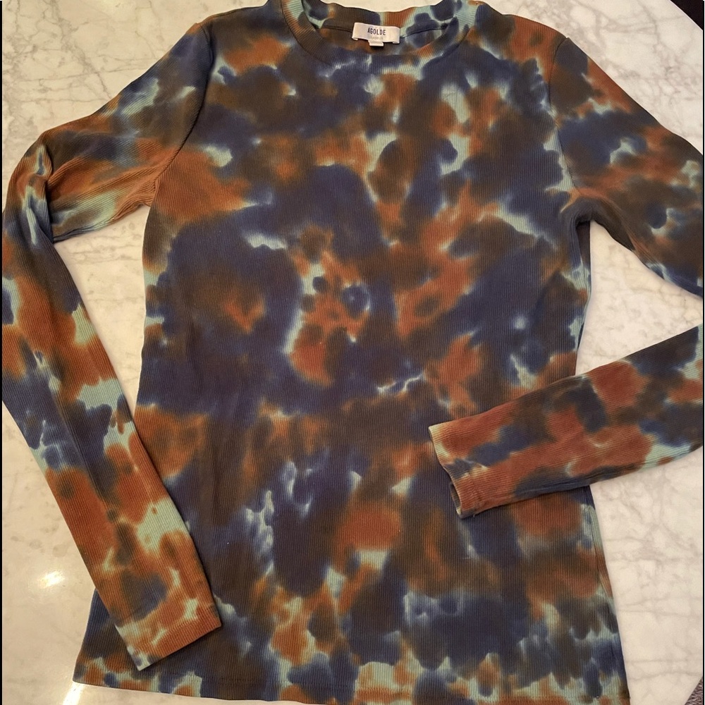 Agolde cotton tie dye top super cute worn 2 times ! Perfect for the fall/winter